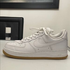 NIKE AIR FORCE 1 SNEAKERS MENS SIZE 6.5 WOMENS EUR SIZE 39